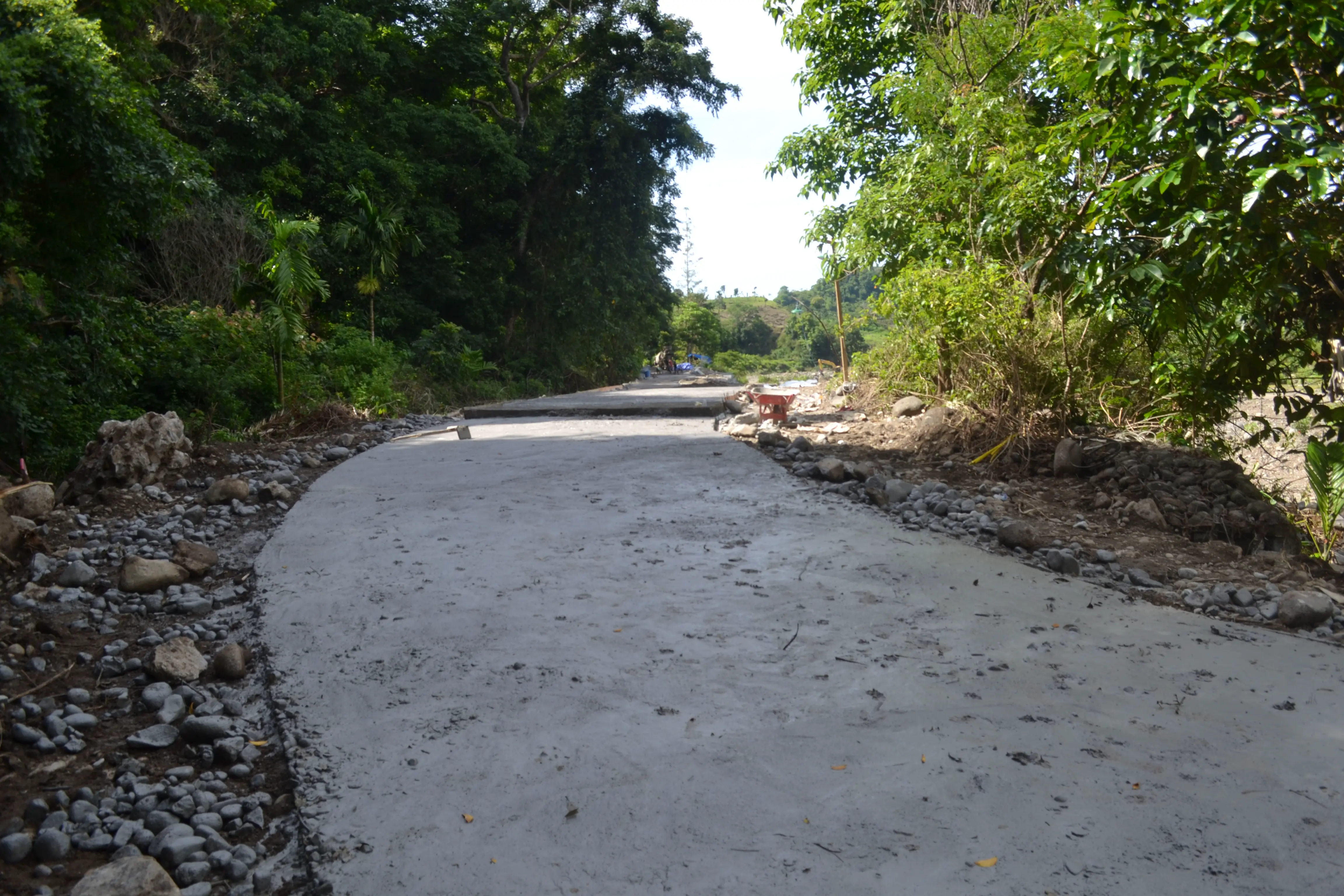 Jalan, Tanggul, dan Pipa Air Bersih